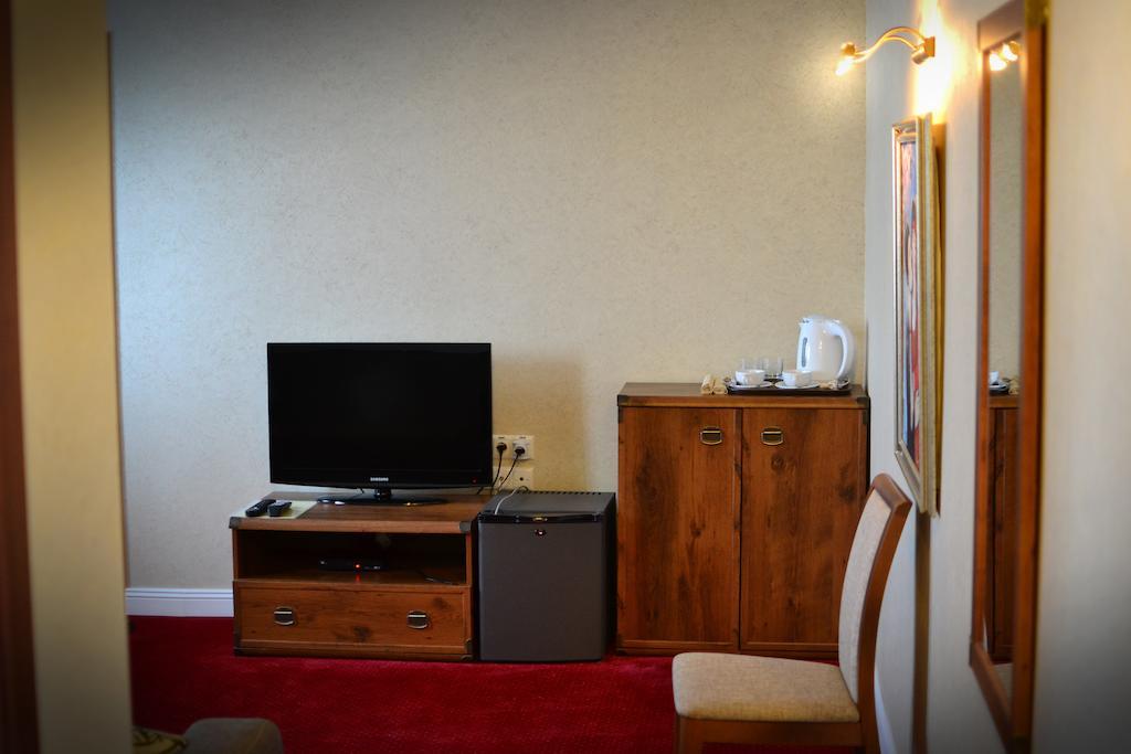 Kera Hotel Nesterenki Oda fotoğraf