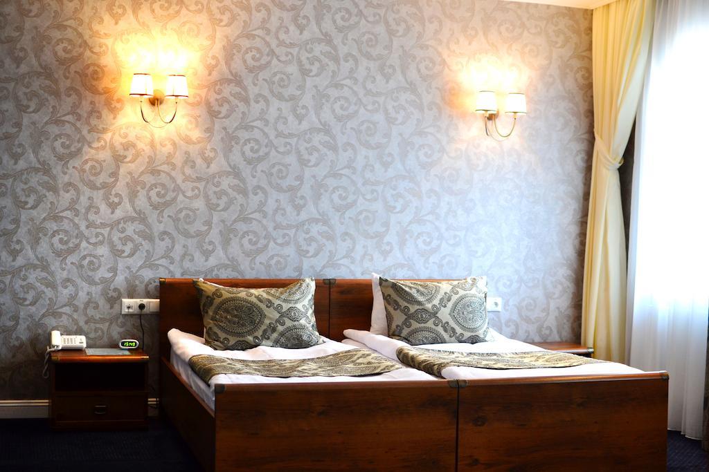 Kera Hotel Nesterenki Oda fotoğraf