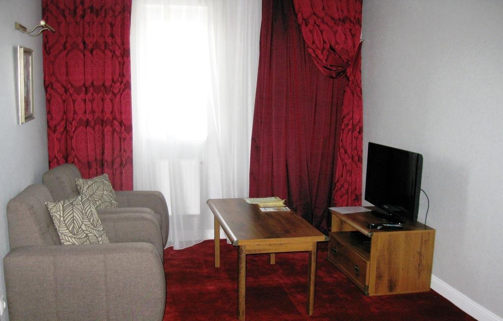 Kera Hotel Nesterenki Oda fotoğraf