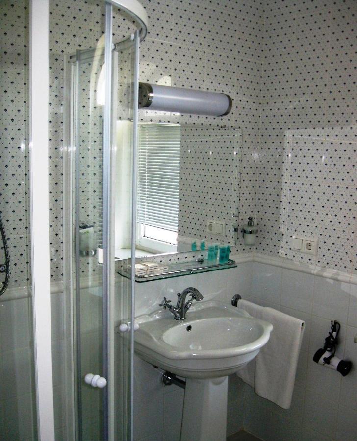 Kera Hotel Nesterenki Dış mekan fotoğraf